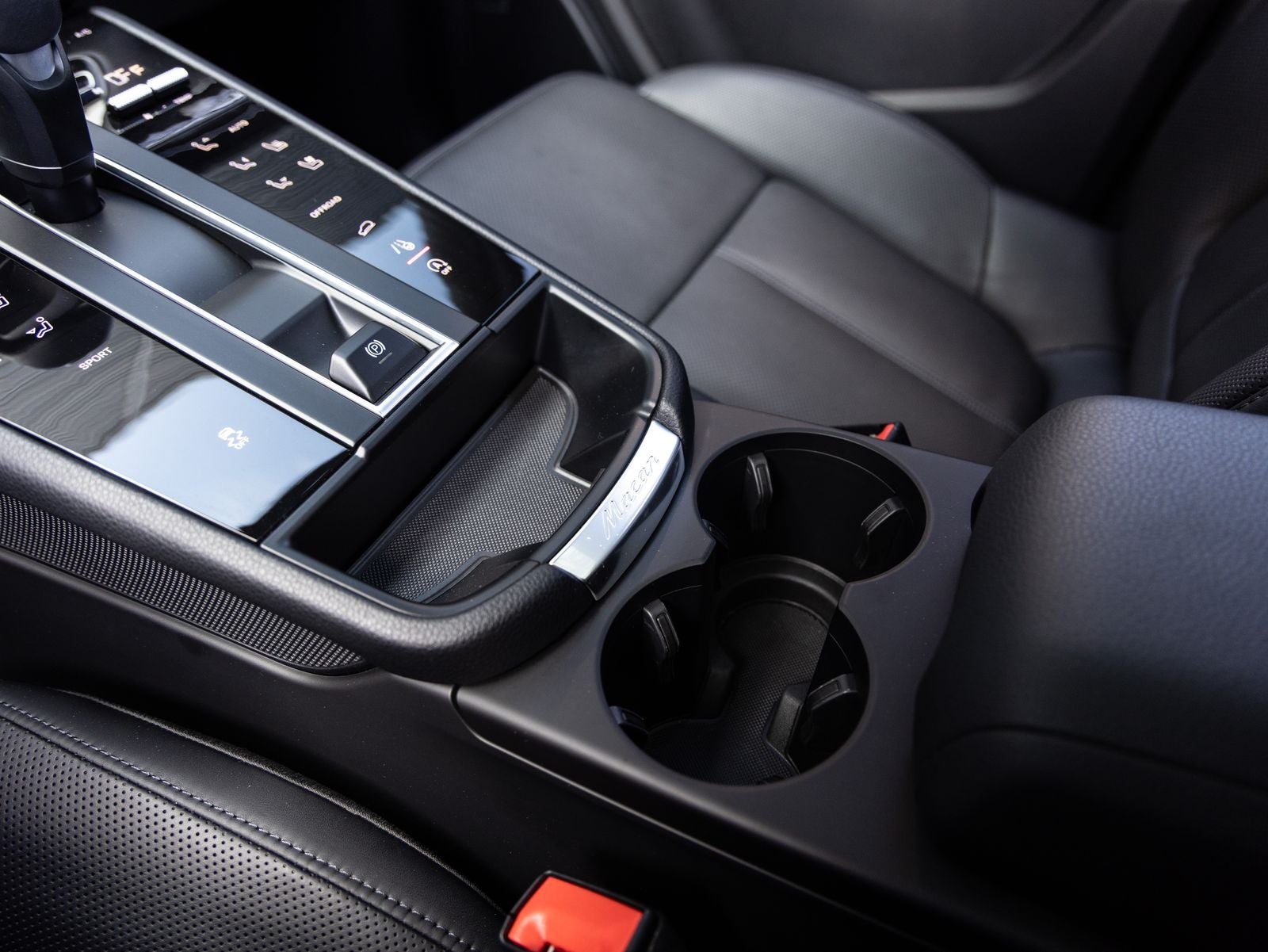 2025 Porsche Macan AWD