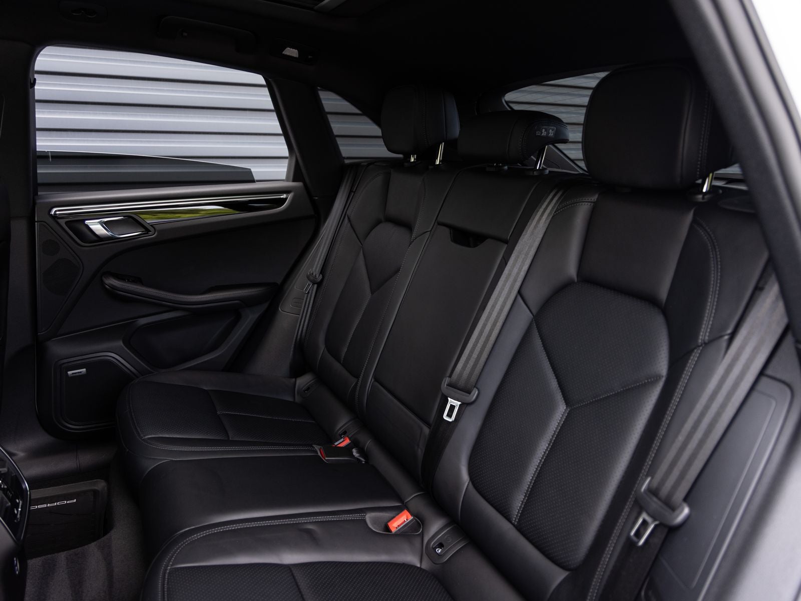2025 Porsche Macan AWD