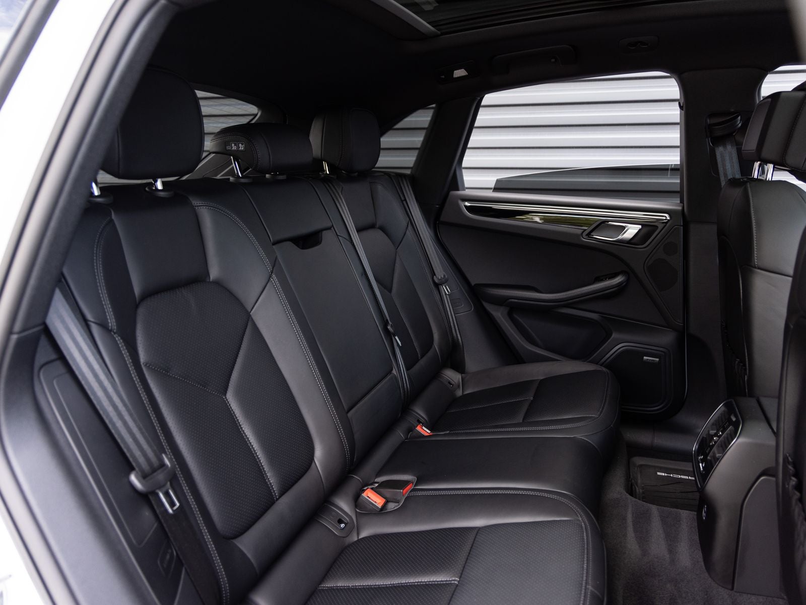 2025 Porsche Macan AWD