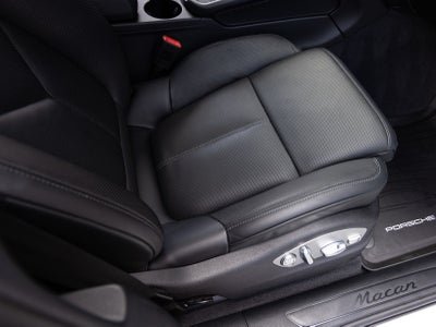 2025 Porsche Macan AWD