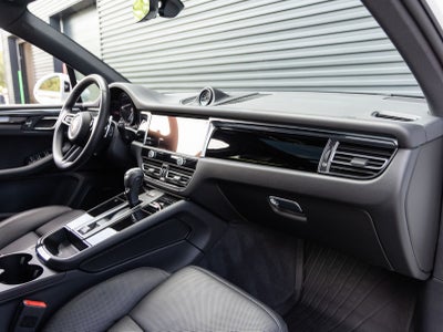 2025 Porsche Macan AWD