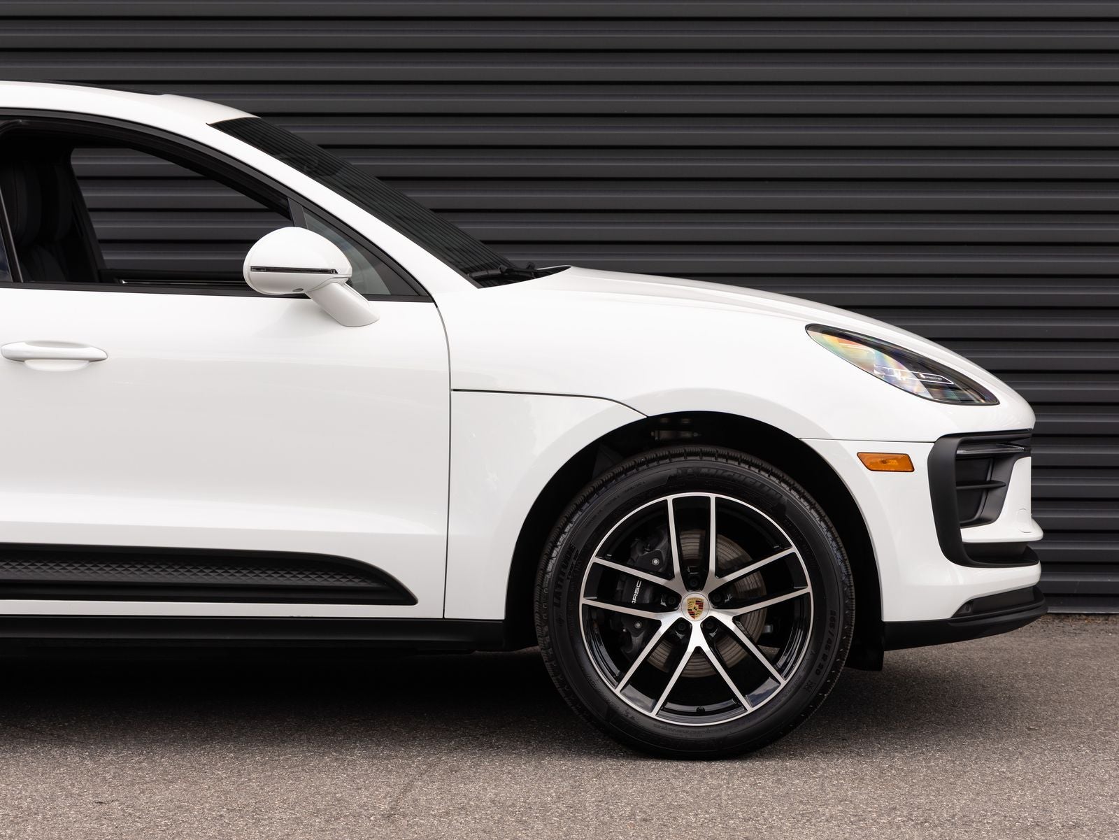 2025 Porsche Macan AWD