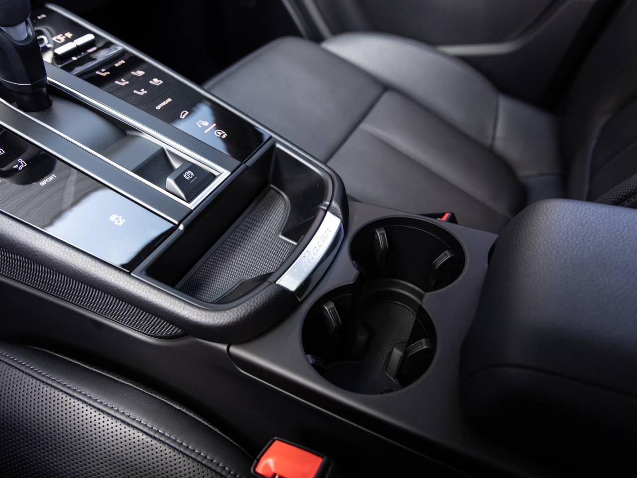 2025 Porsche Macan AWD