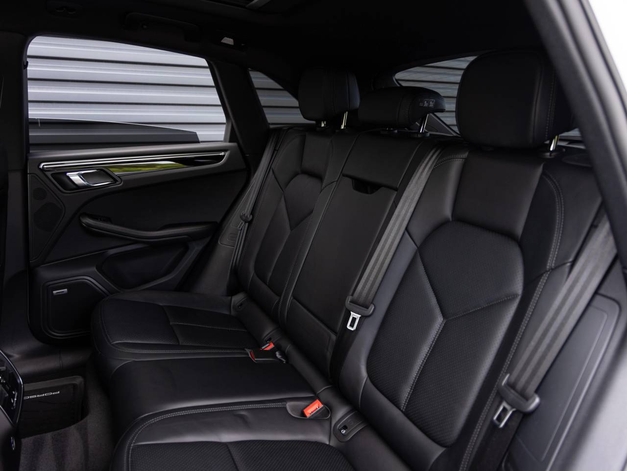 2025 Porsche Macan AWD