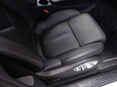 2025 Porsche Macan AWD