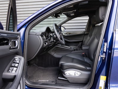 2025 Porsche Macan AWD