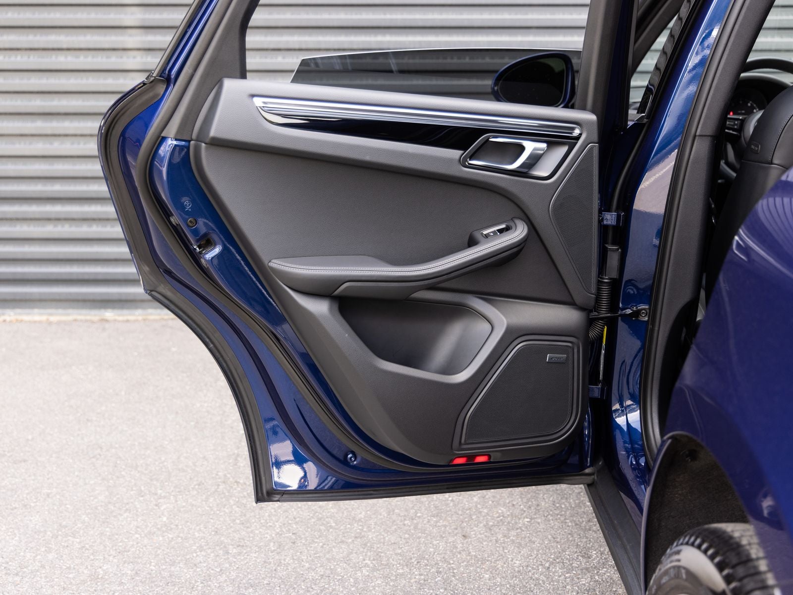 2025 Porsche Macan AWD