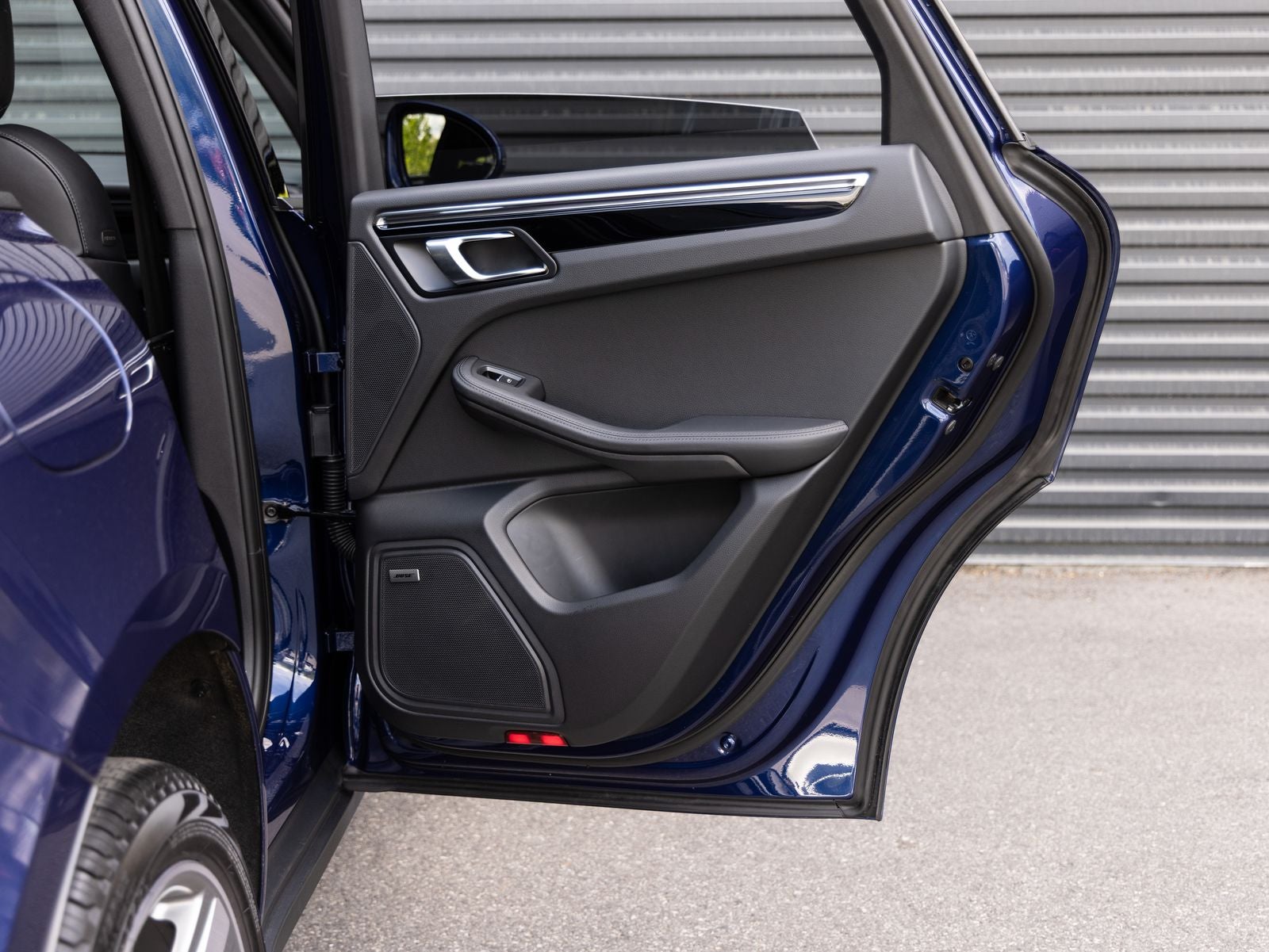 2025 Porsche Macan AWD