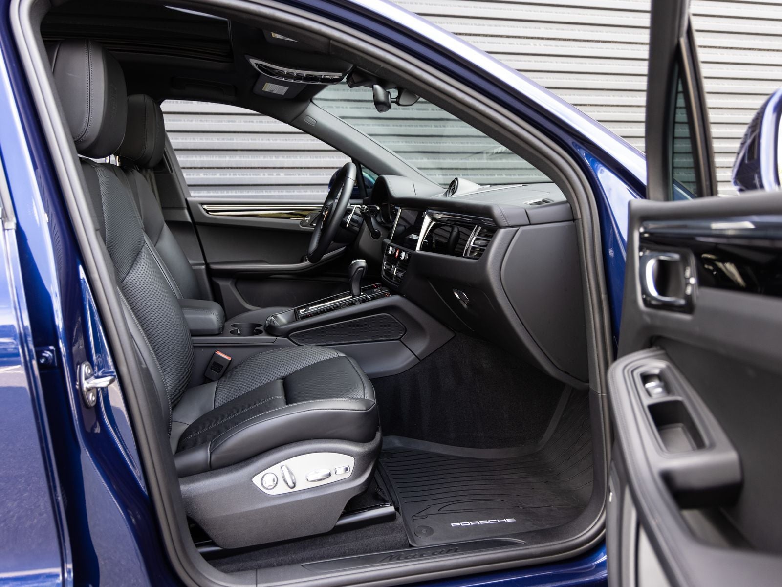 2025 Porsche Macan AWD