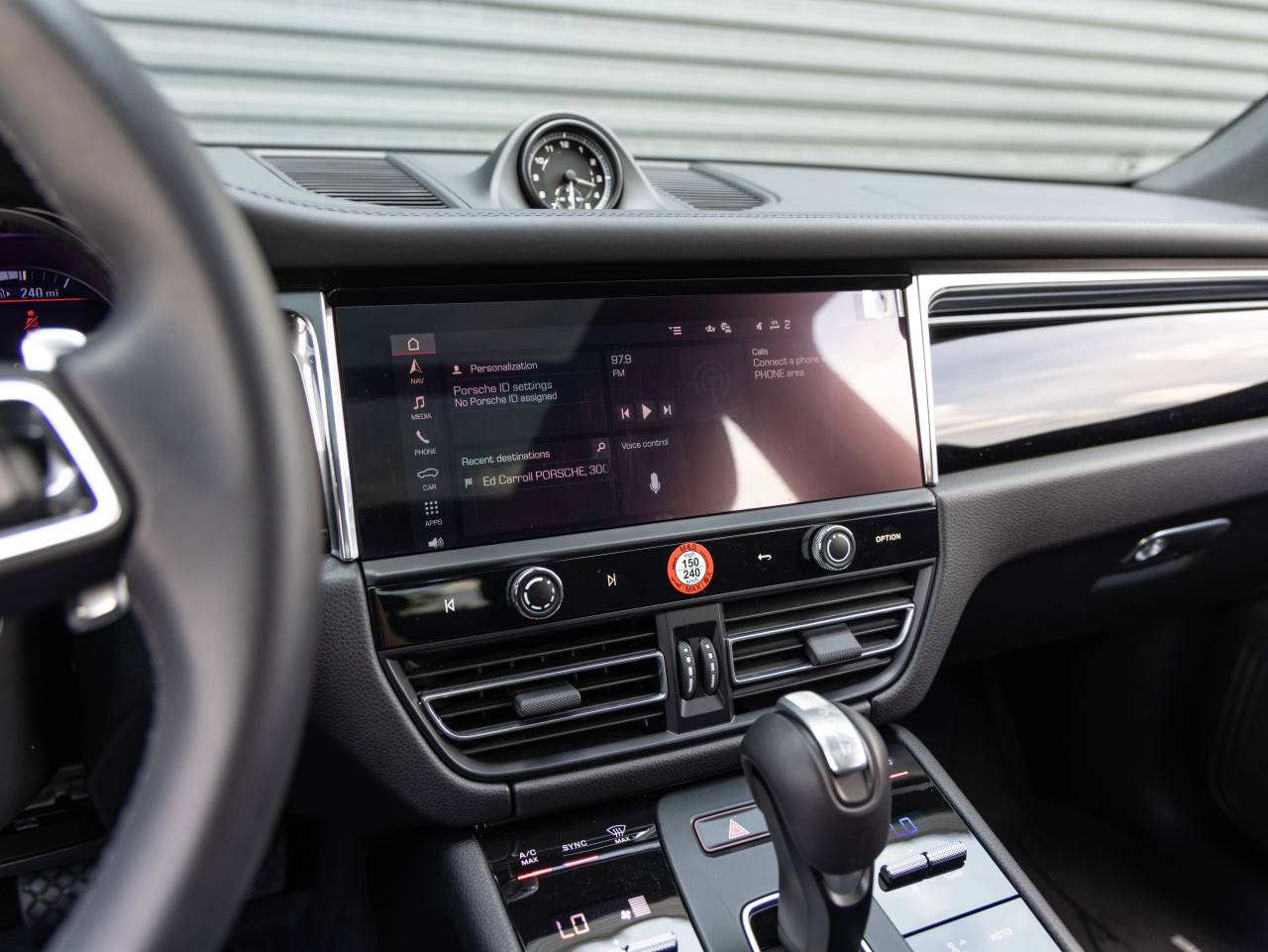 2025 Porsche Macan AWD