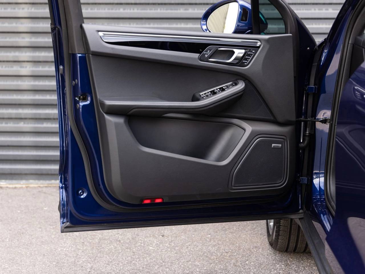 2025 Porsche Macan AWD