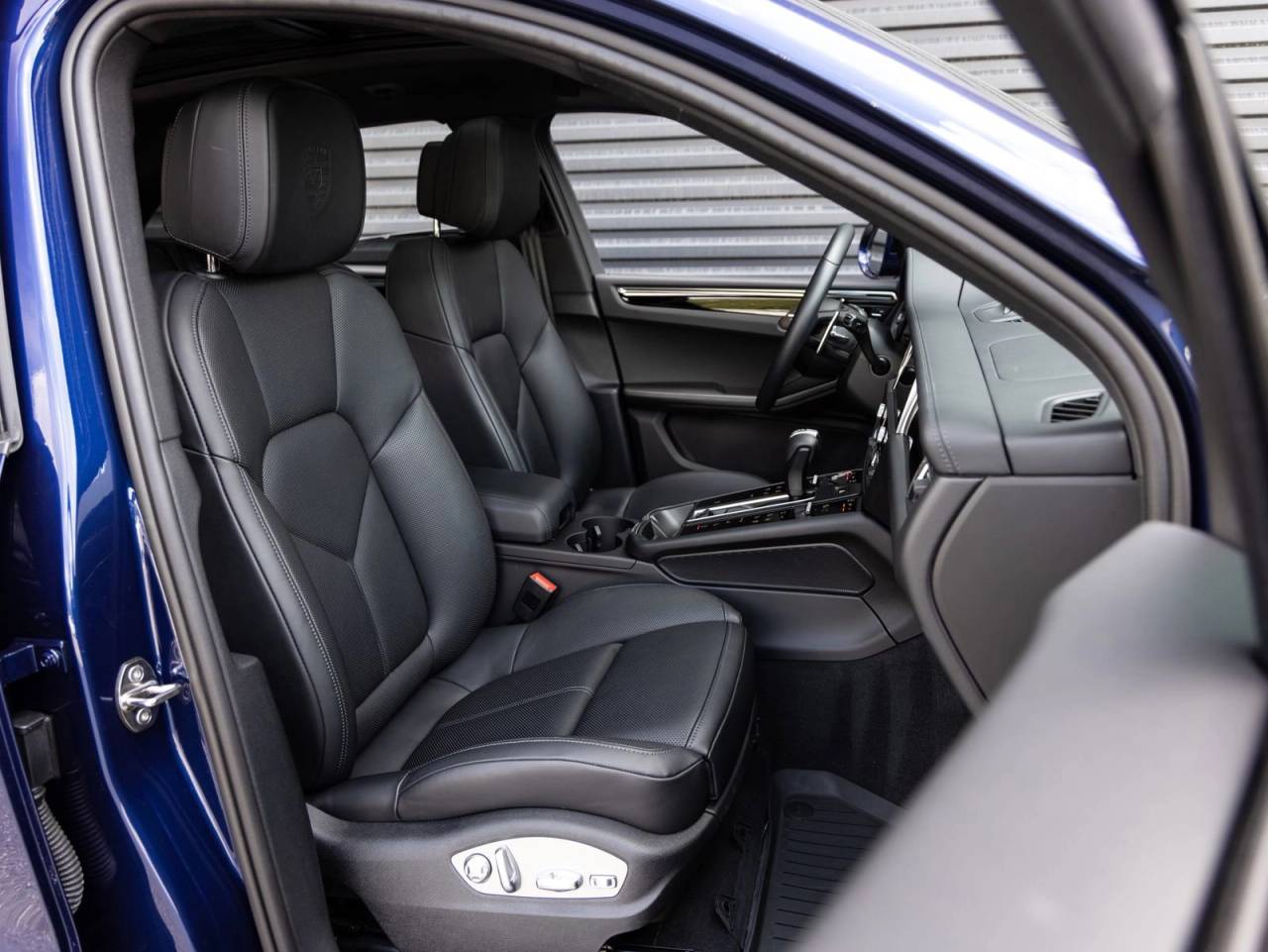 2025 Porsche Macan AWD