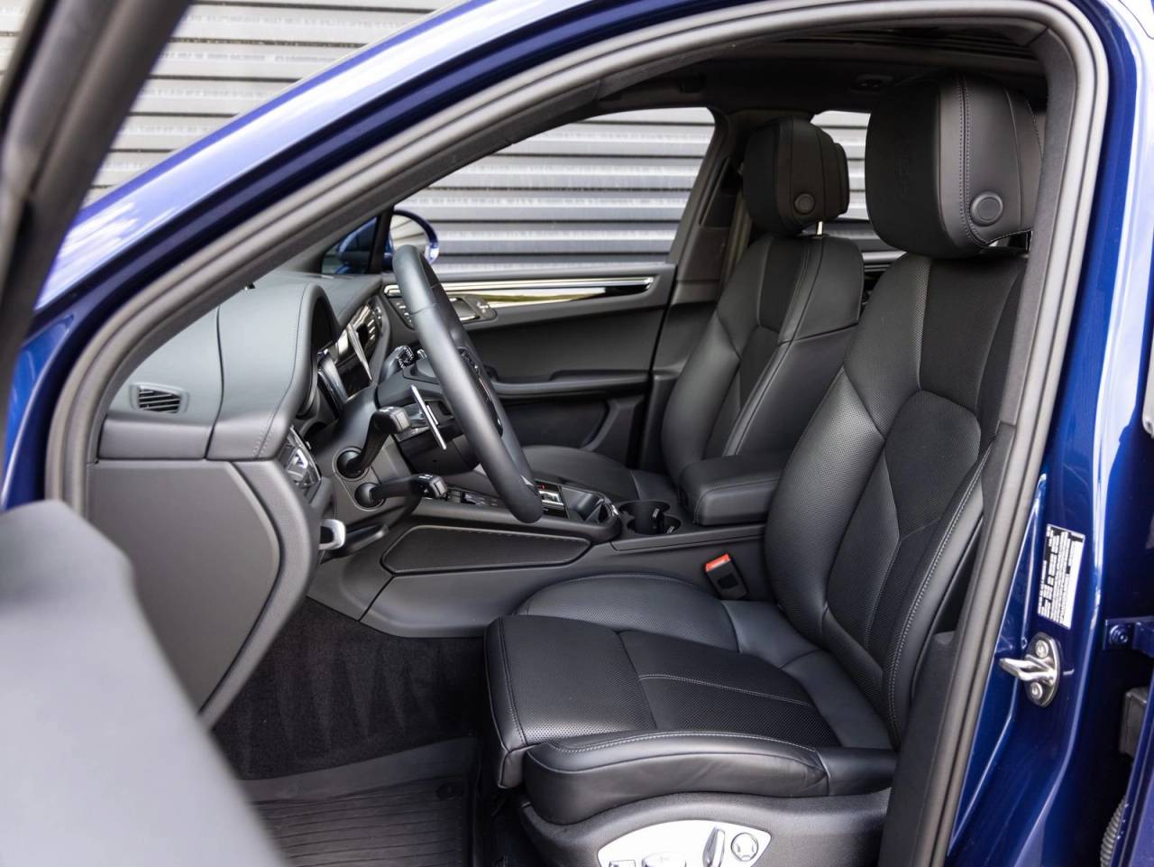 2025 Porsche Macan AWD