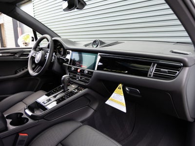 2026 Porsche Macan AWD