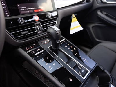 2026 Porsche Macan AWD