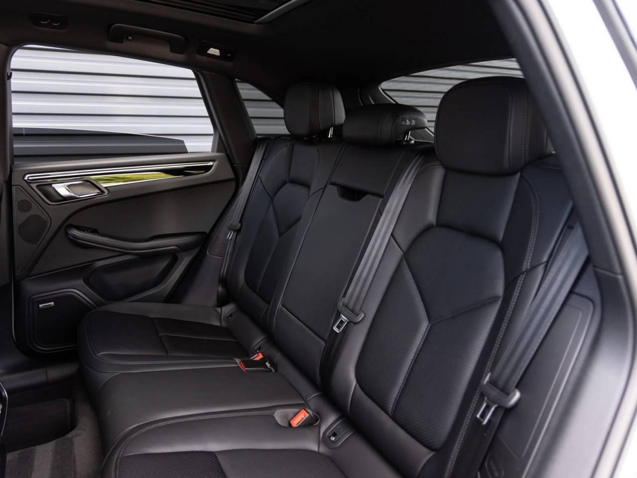 2026 Porsche Macan AWD