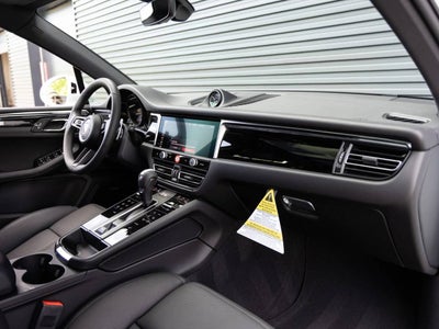 2026 Porsche Macan AWD