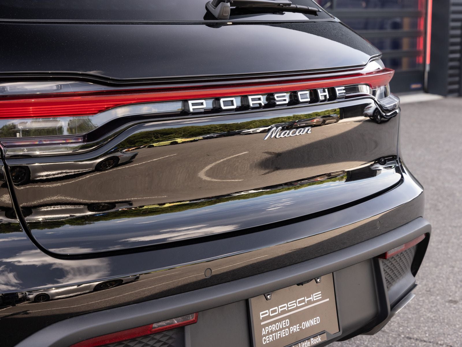 2025 Porsche Macan AWD