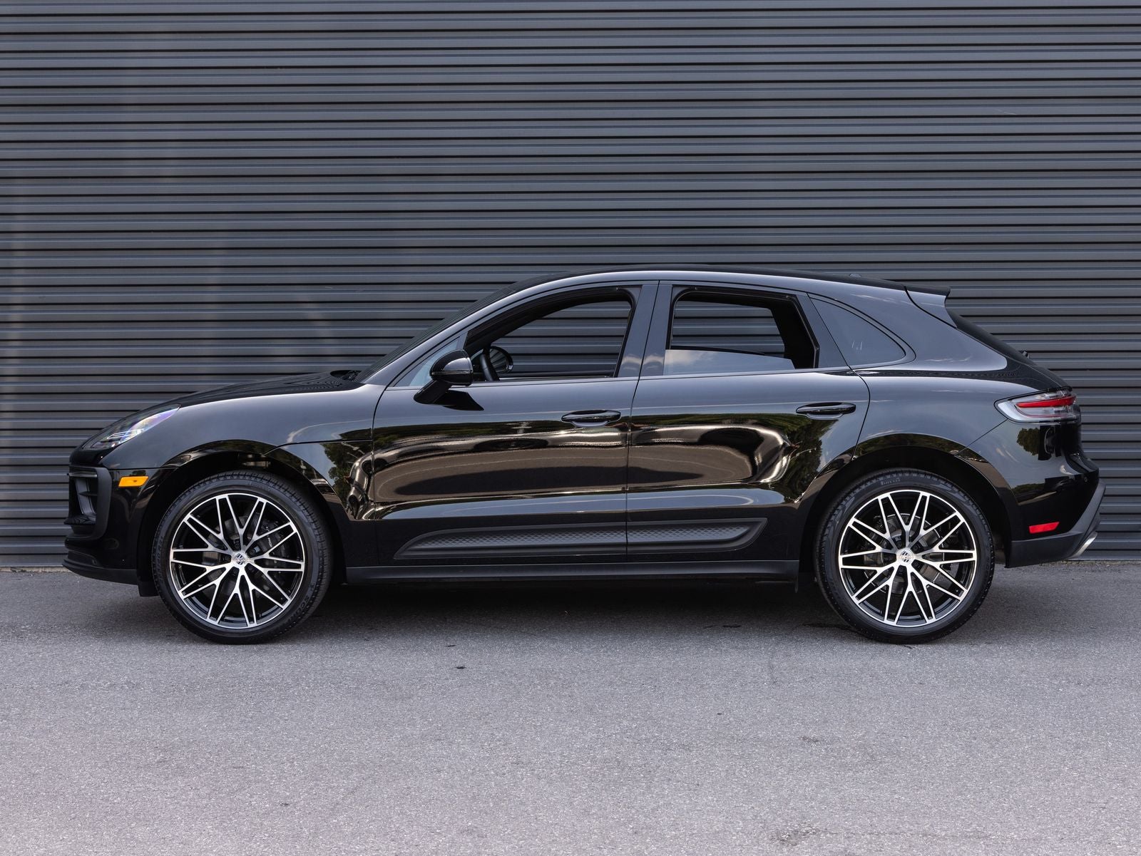 2025 Porsche Macan AWD