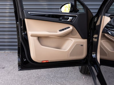 2025 Porsche Macan AWD