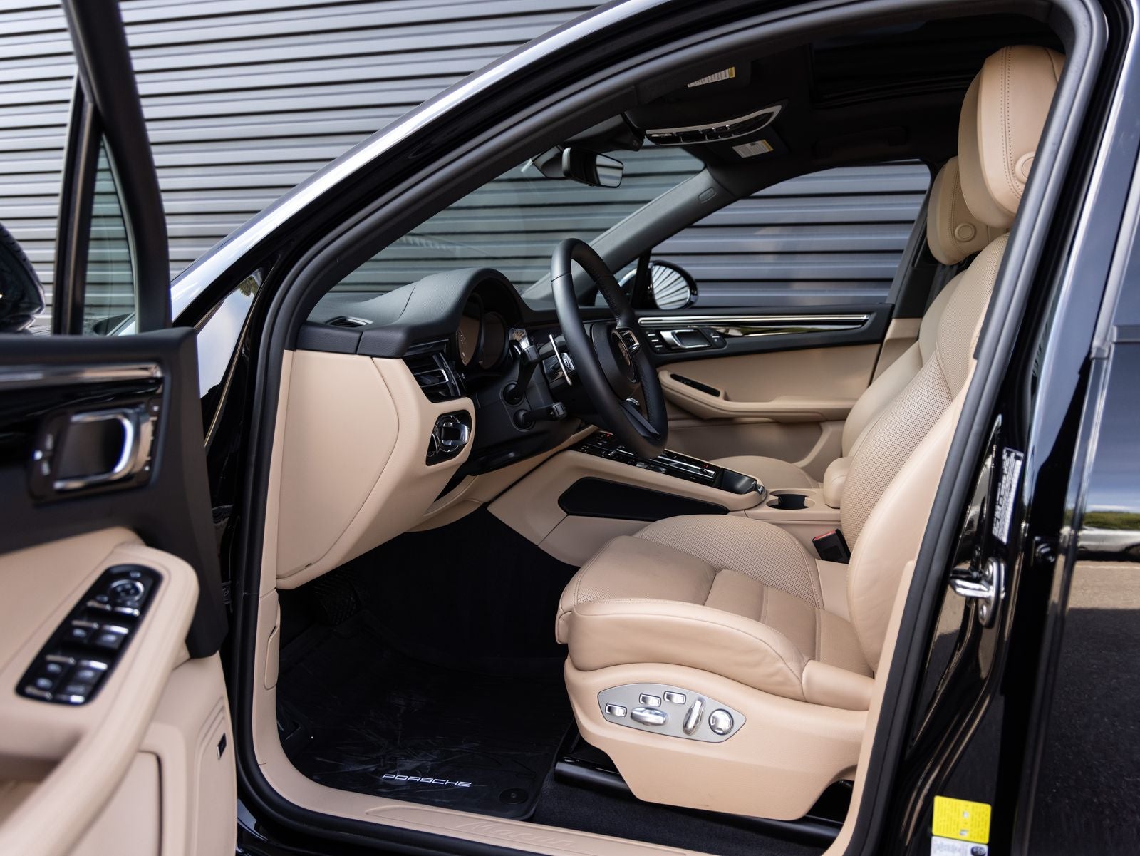 2025 Porsche Macan AWD