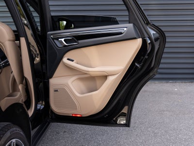 2025 Porsche Macan AWD