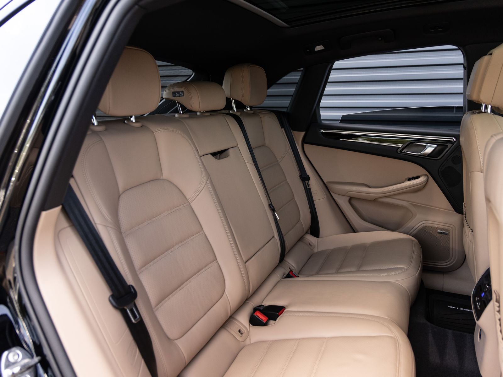 2025 Porsche Macan AWD