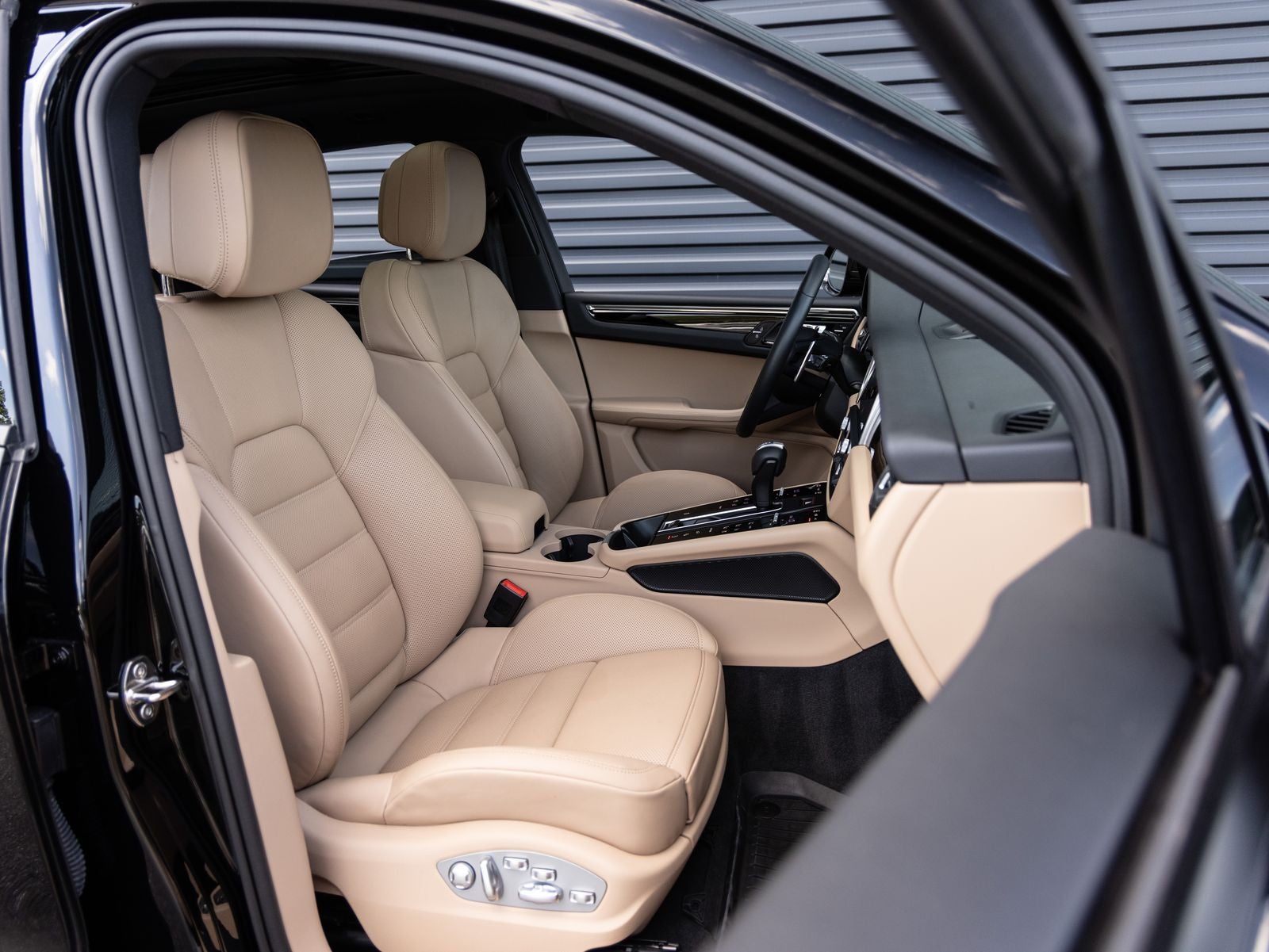 2025 Porsche Macan AWD