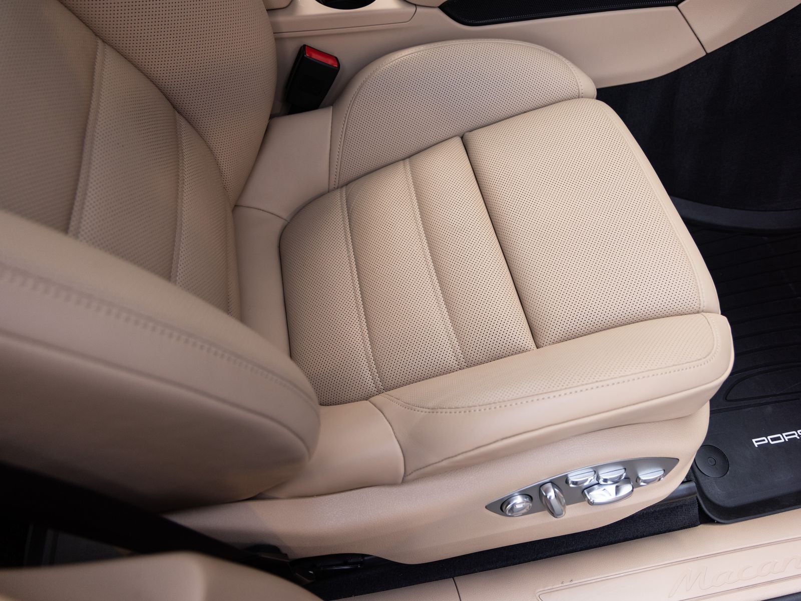 2025 Porsche Macan AWD