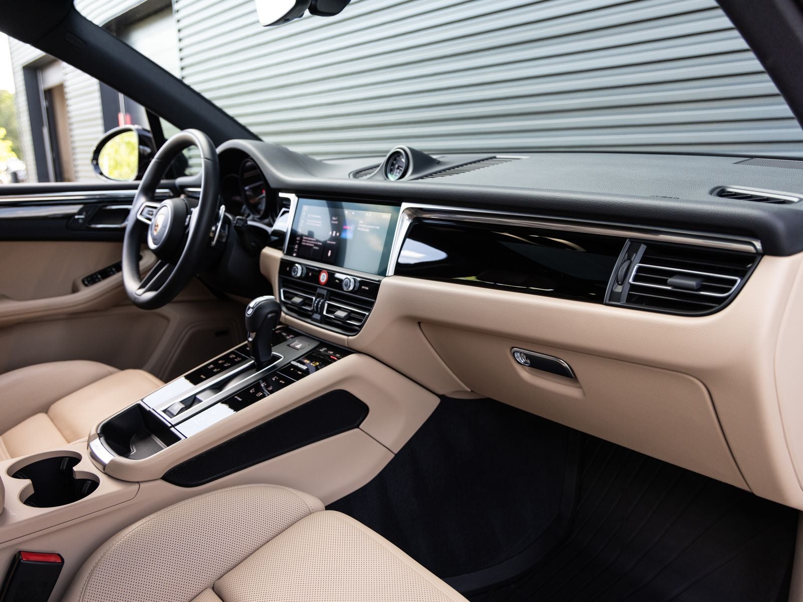 2025 Porsche Macan AWD