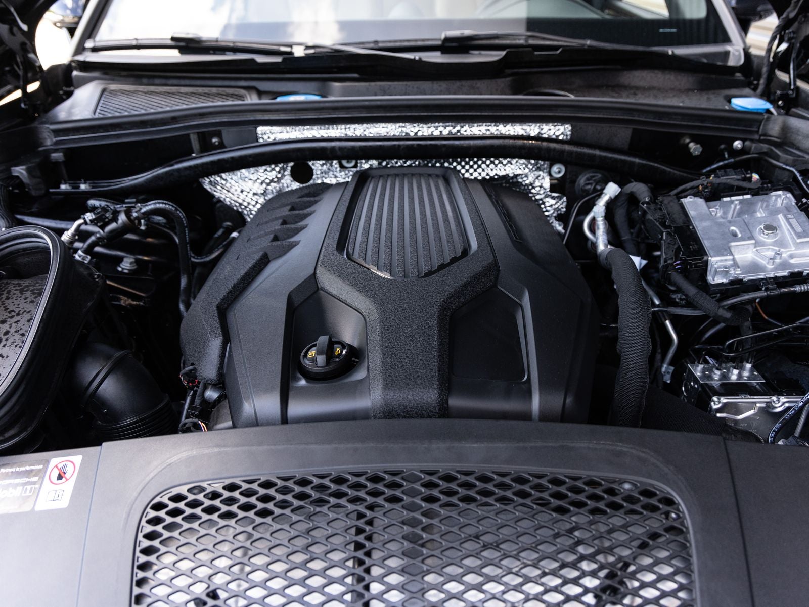 2025 Porsche Macan AWD