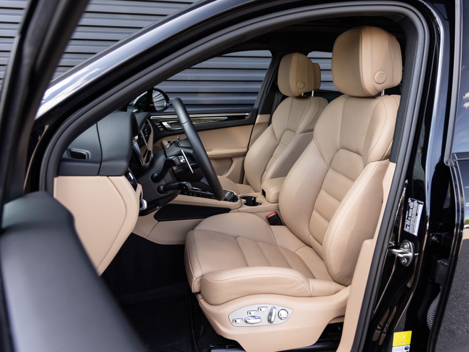 2025 Porsche Macan AWD