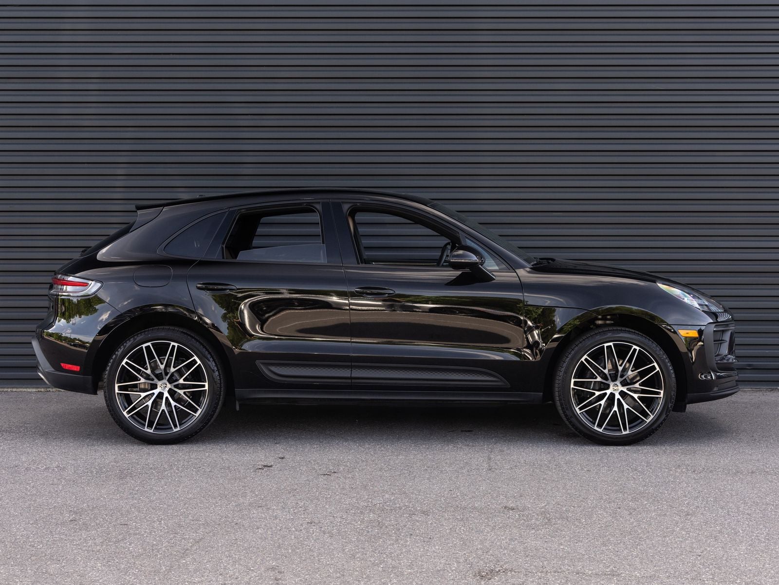 2025 Porsche Macan AWD