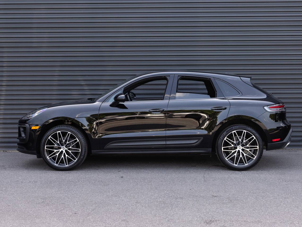 2025 Porsche Macan AWD