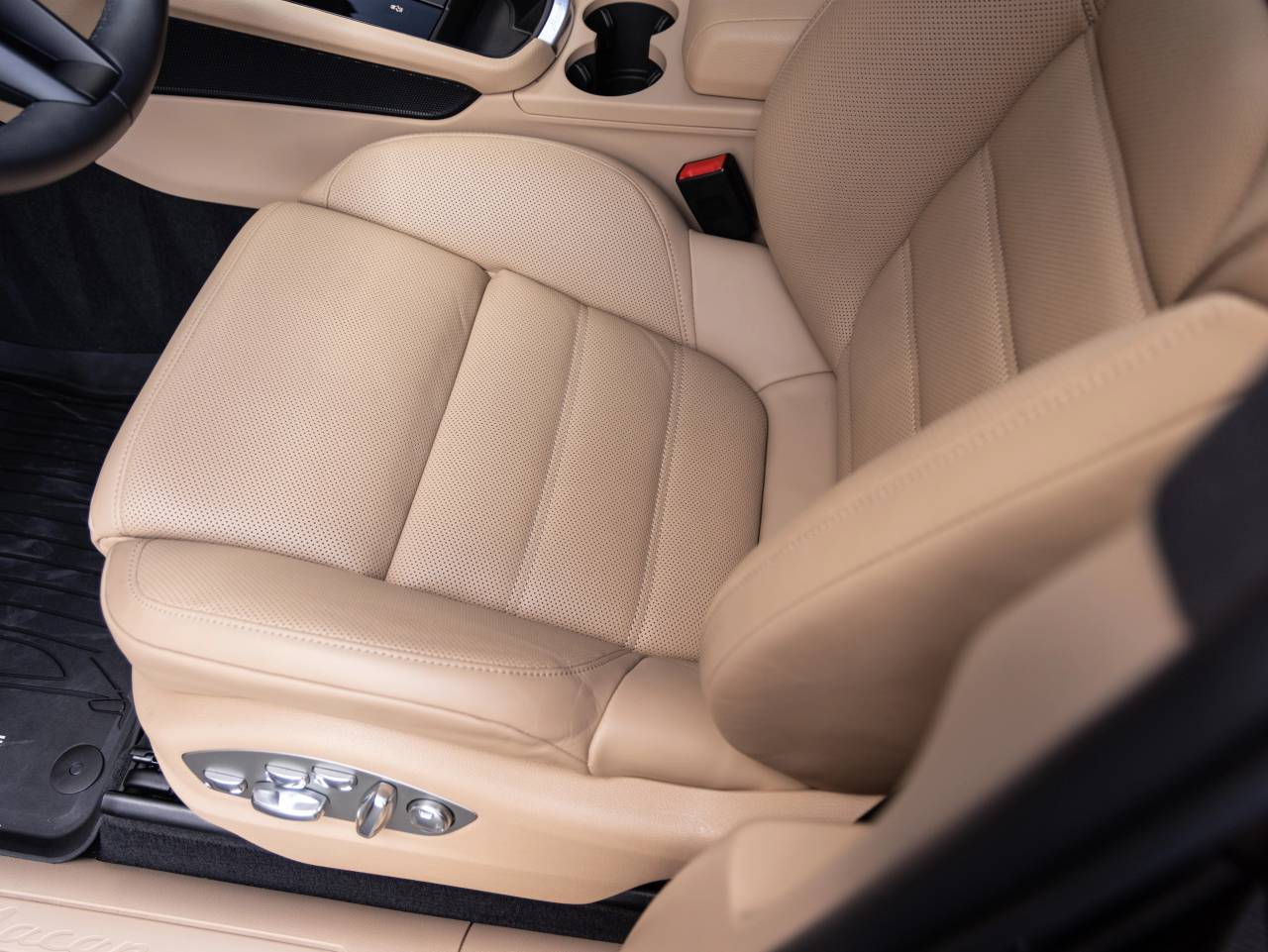2025 Porsche Macan AWD