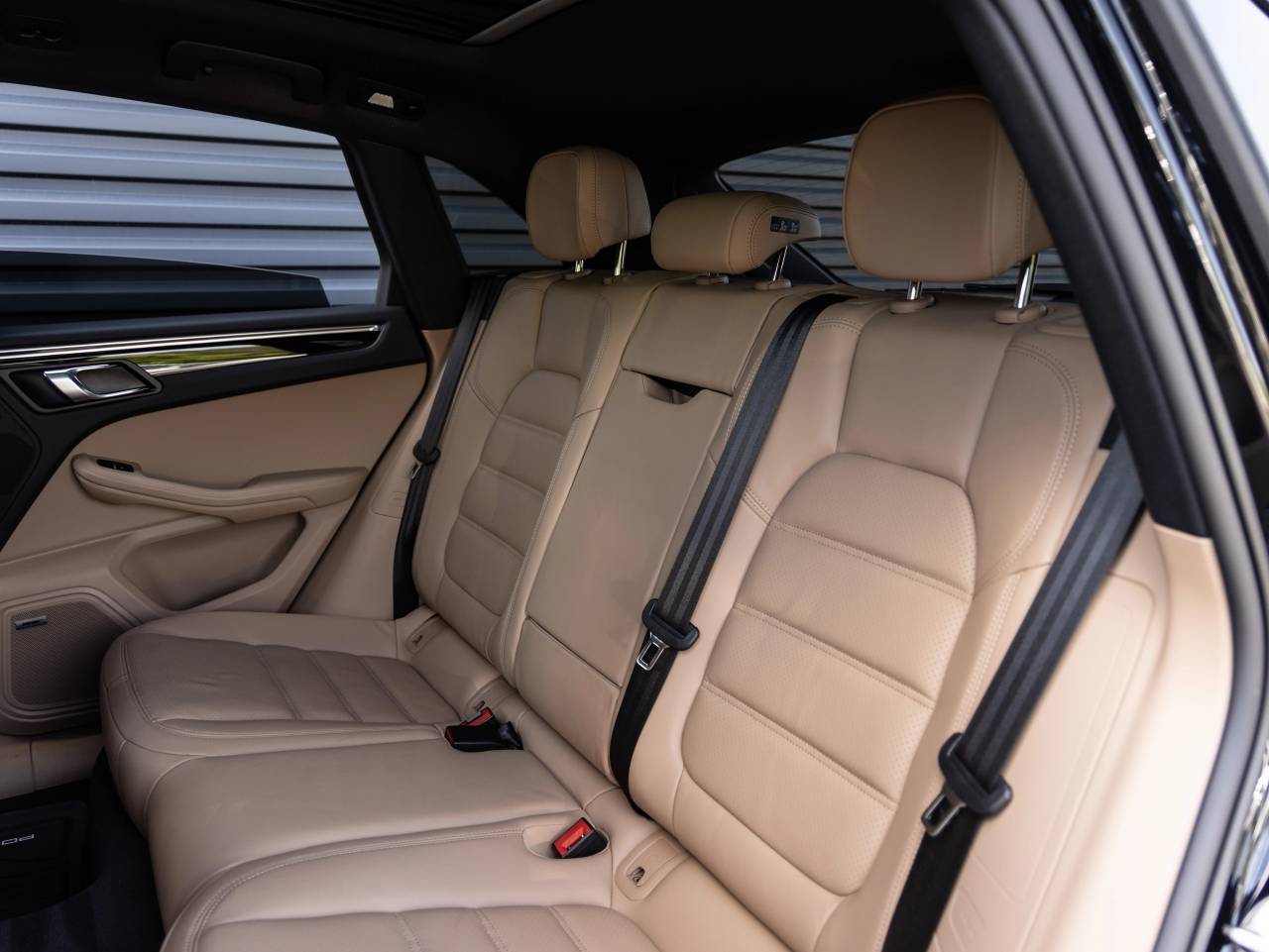2025 Porsche Macan AWD