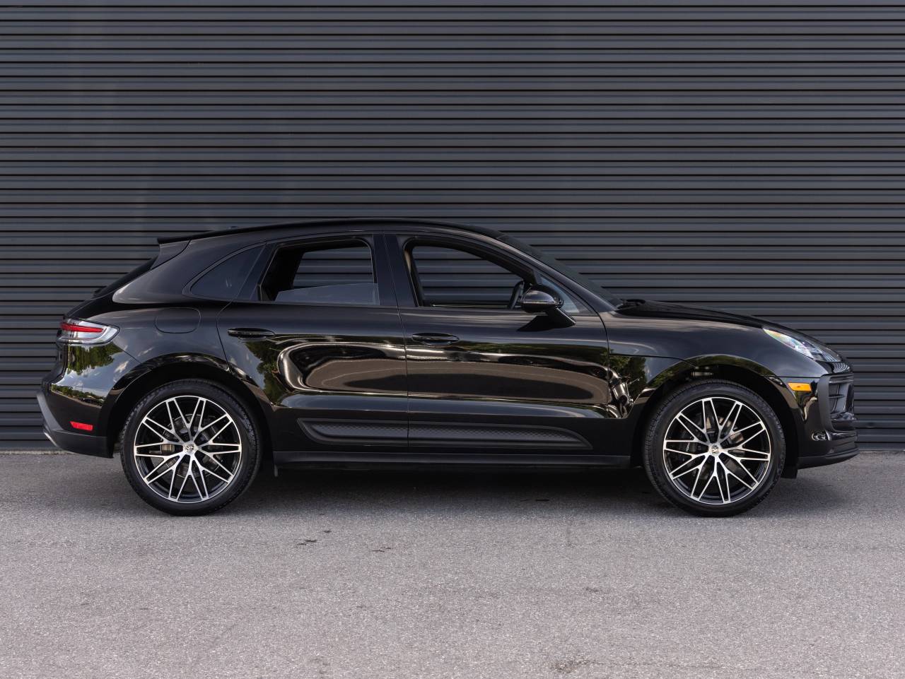 2025 Porsche Macan AWD