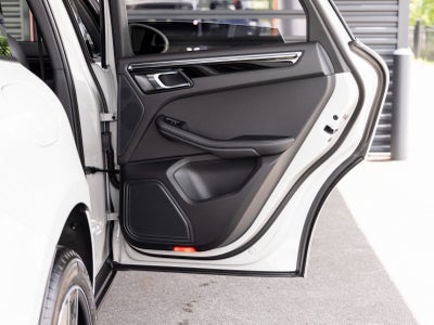 2025 Porsche Macan Macan