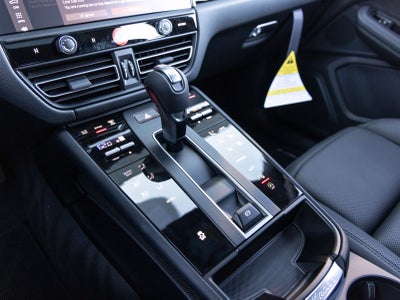 2026 Porsche Macan AWD