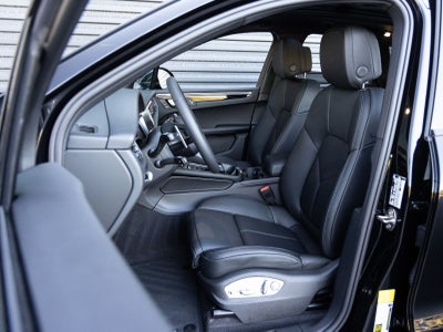 2026 Porsche Macan AWD