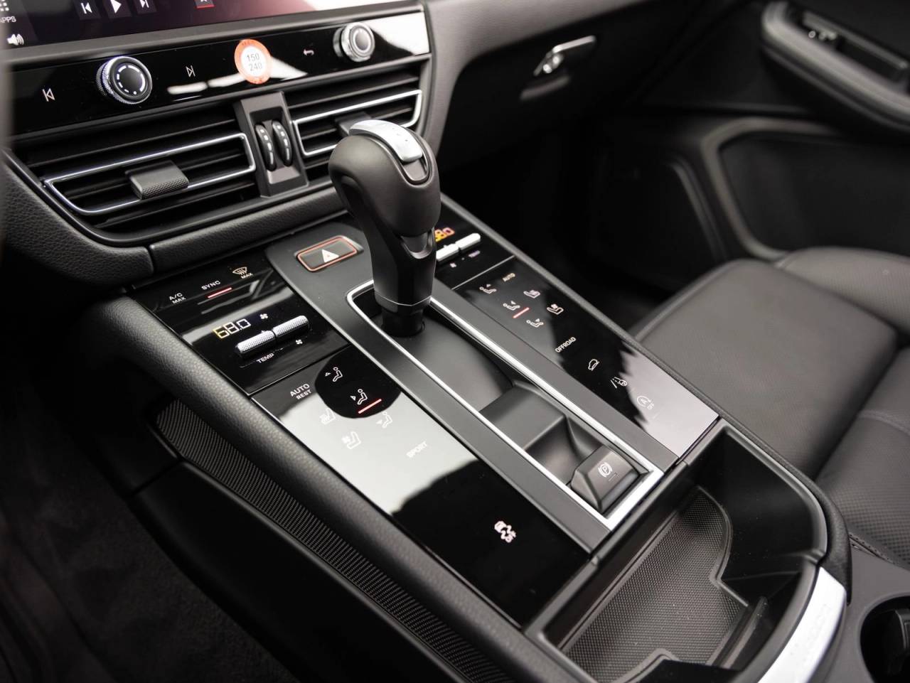 2026 Porsche Macan AWD