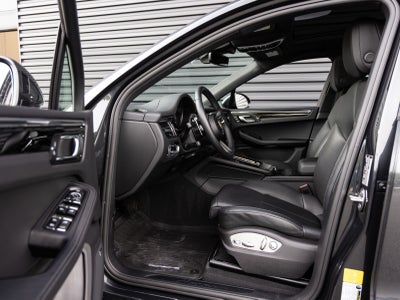 2025 Porsche Macan AWD