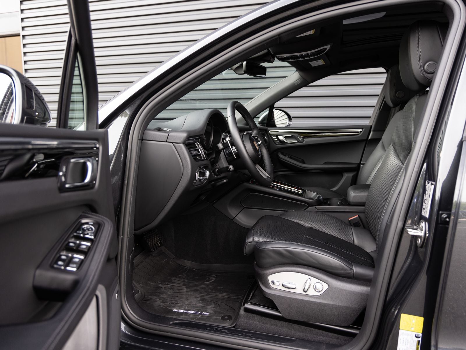 2025 Porsche Macan AWD