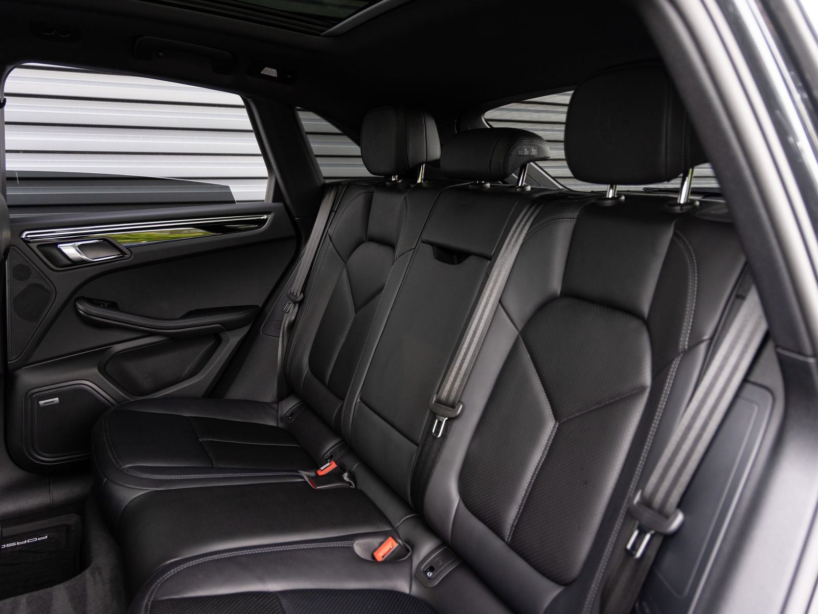 2025 Porsche Macan AWD