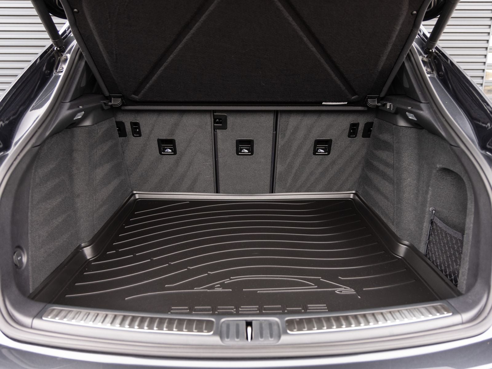 2025 Porsche Macan AWD