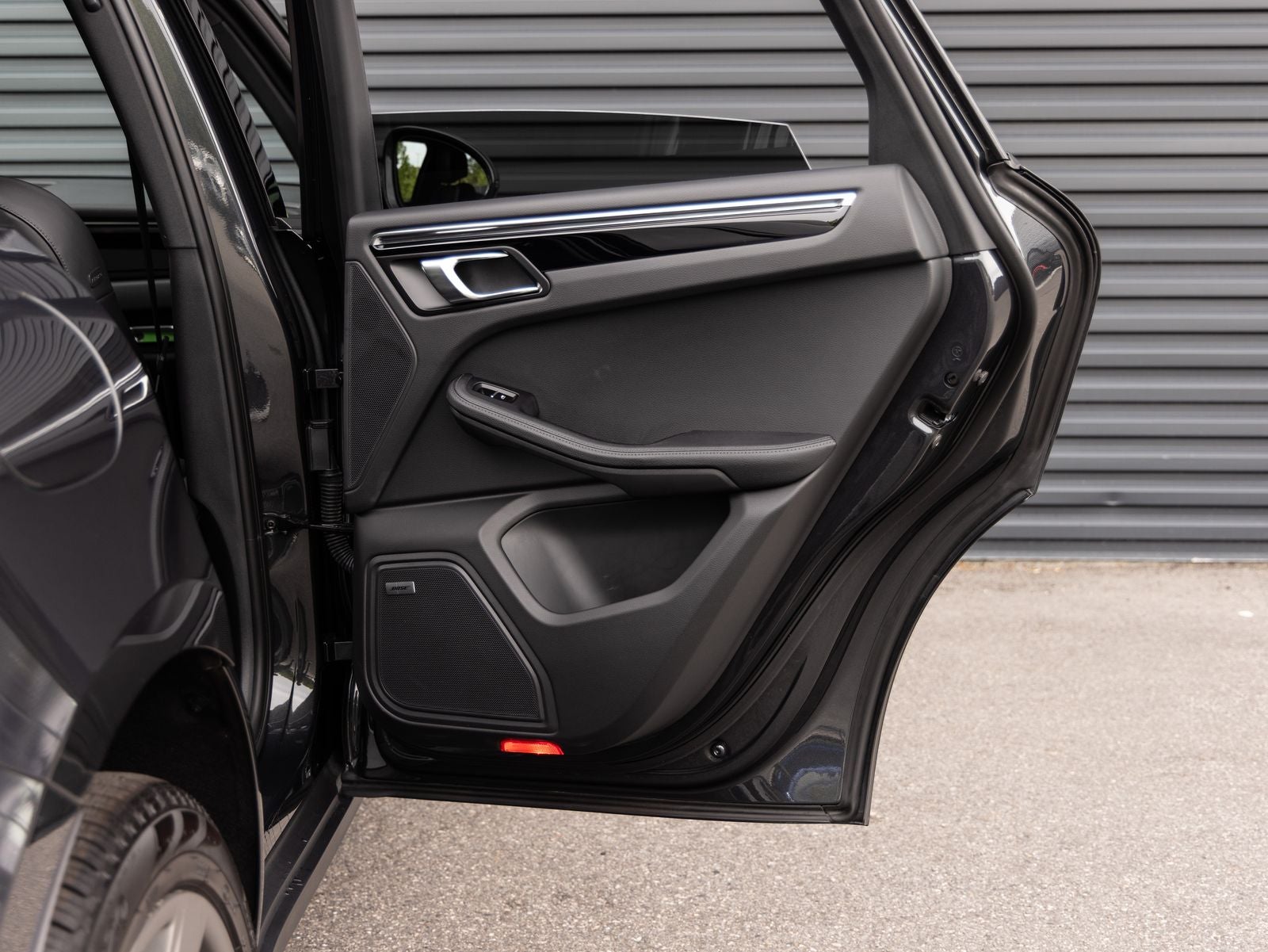 2025 Porsche Macan AWD