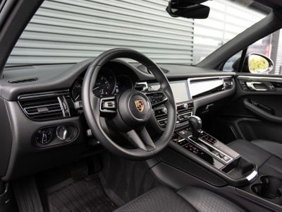 2025 Porsche Macan AWD