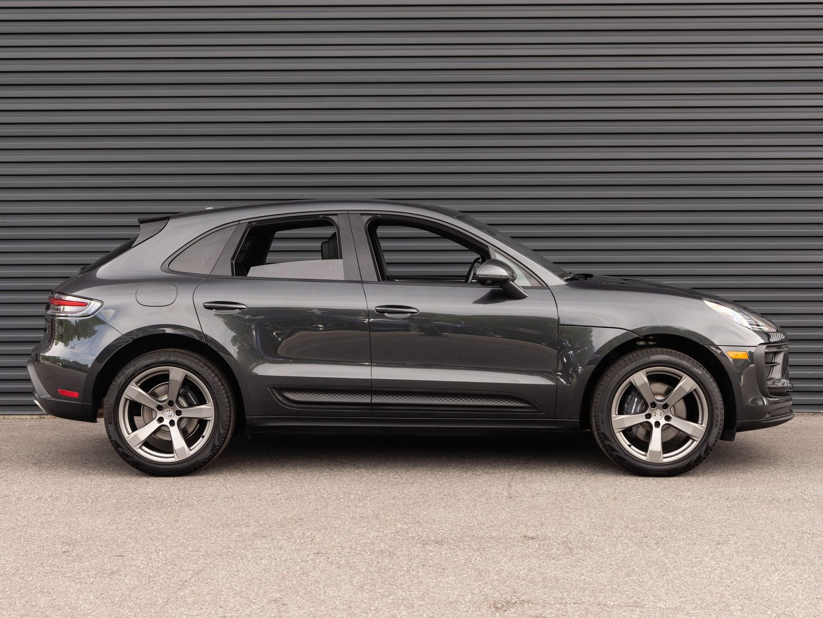2025 Porsche Macan AWD