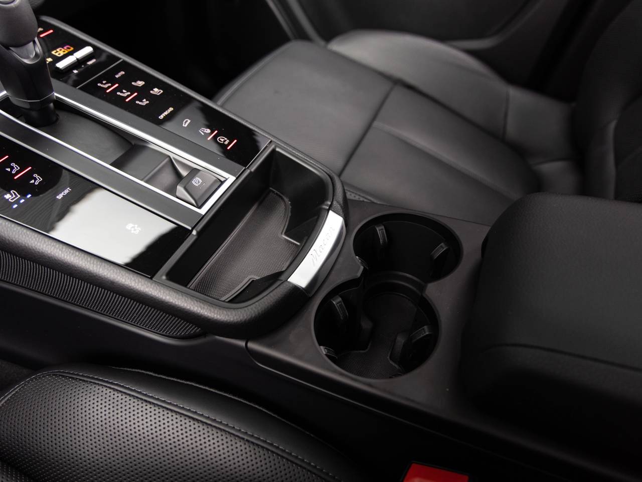 2025 Porsche Macan AWD