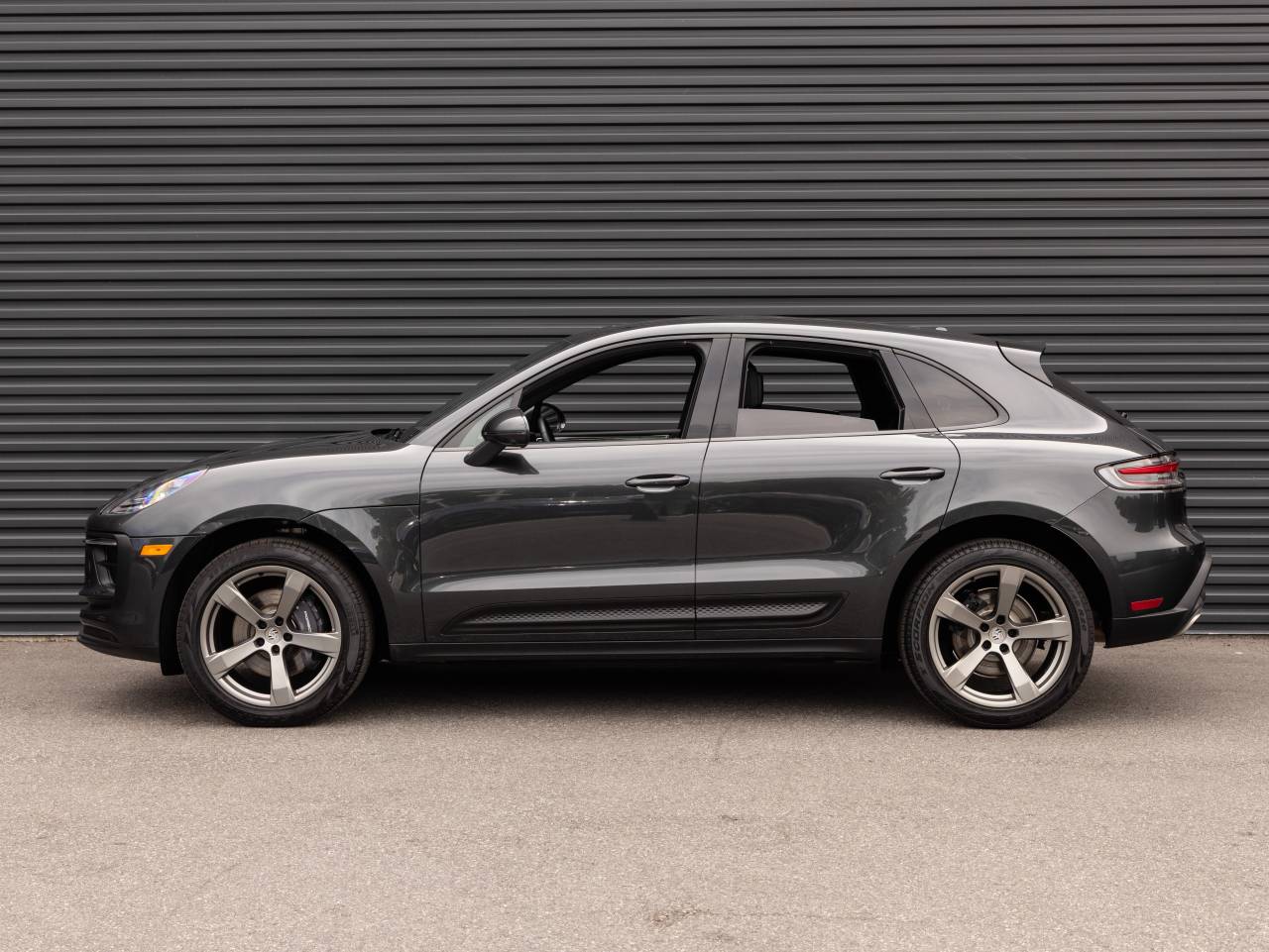 2025 Porsche Macan AWD